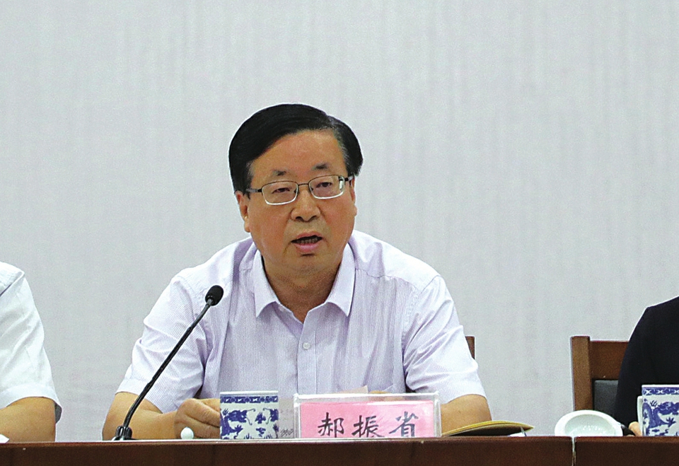 中国编辑学会会长郝振省:
《大足石刻全集》的选题定位是值得肯定的,这是基于对国家、民族、历史的伟大情怀,是文化自信的强烈追求和呕心沥血的长期实践,是作者方和编辑方多年心血和智慧的结晶,更是将考古与出版打造传世作品的一个优秀典范。
而大出版精品工程的改革,又为我们的出版行业提供了策划、组织实施国家重点出版工程的一整套的成功经验,弥足珍贵,应该很好地总结,加以推广。同时,《全集》的出版,成功申报国家“十二五”重点出版规划项目、国家基金资助项目、重庆市重点出版项目,并获资金支持,这也显示了我们社会主义出版制度的优越性。