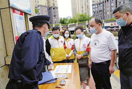 棠香街道慰问疫情防控人员