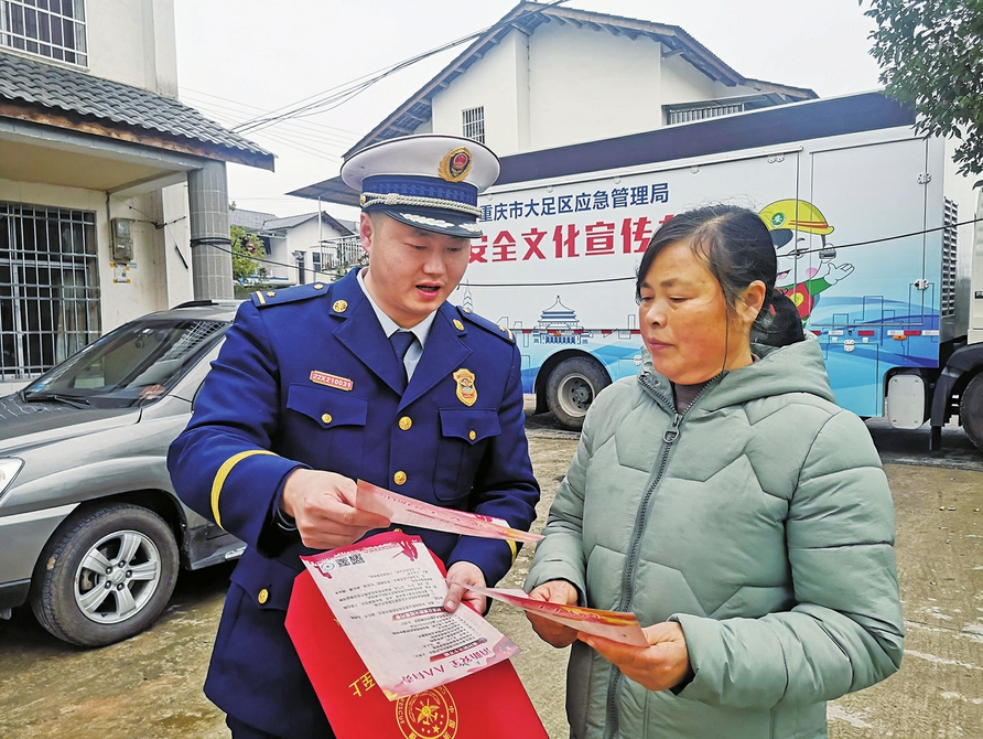 宣传人员深入镇街、村（社区）宣传冬季用火安全
