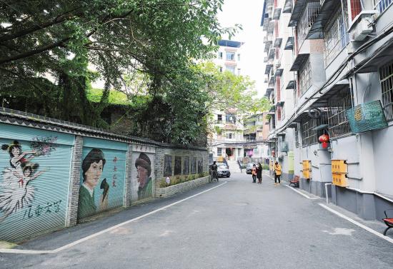 　　实施老旧小区改造后的大足区龙岗街道学坝社区邮政局家属院。