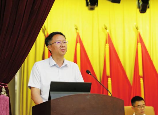 双桥经开区管委会副主任覃伦富