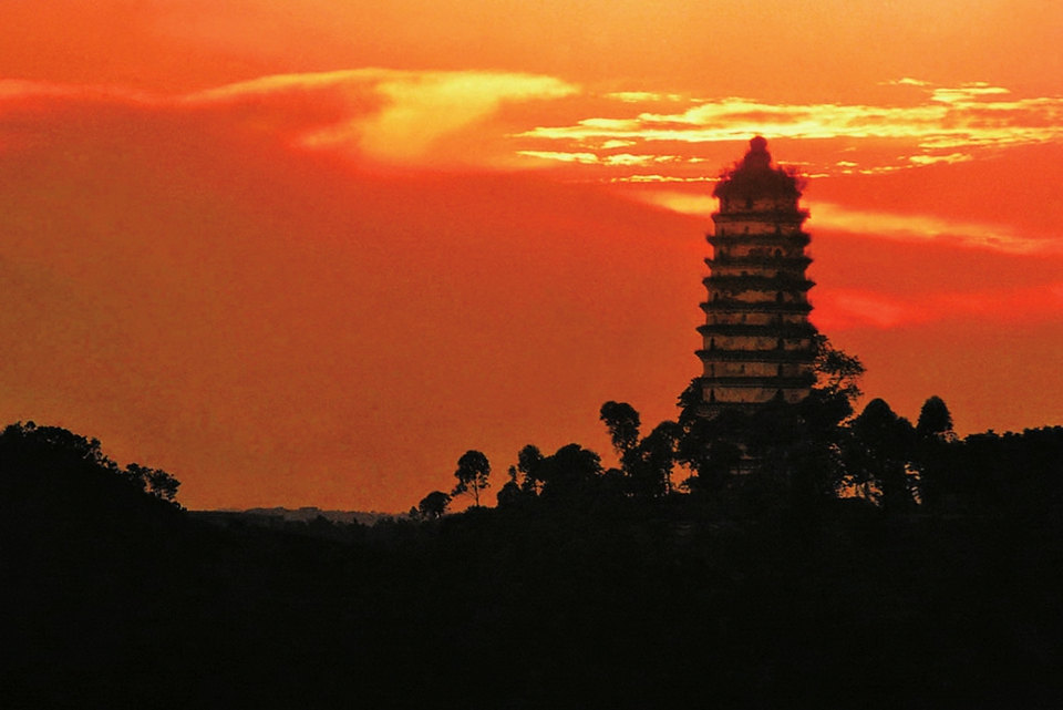 夕照宝塔