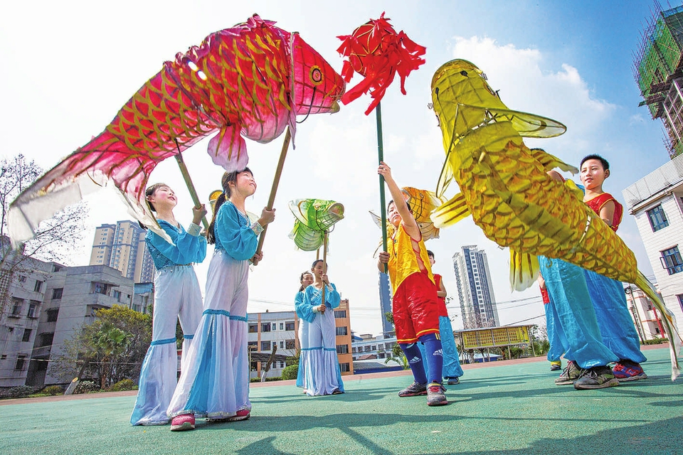 南康鲤鱼灯图片