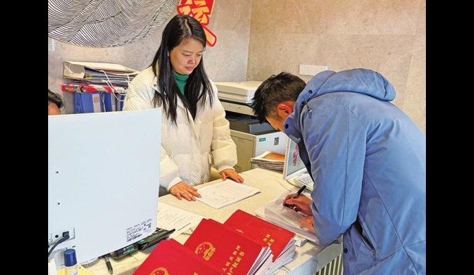 拿到“红本本”吃下“定心丸” 大足实现交房即交证