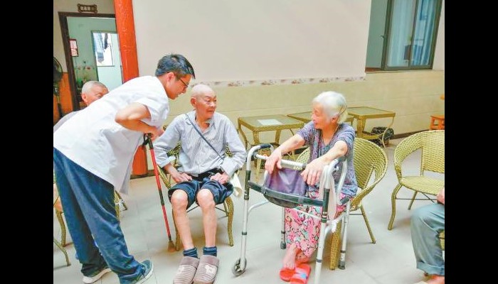 截瘫照样行医7年，累计接诊3.5万人次、参加义诊100余次…… 李秋甫：用“拐杖”走出生命守护