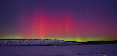 我国北方多地迎来新年首场“极光秀”