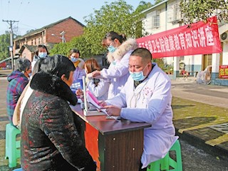 玉龙镇卫生院开展主题为“你健康我守护”的健康知识科普活动
